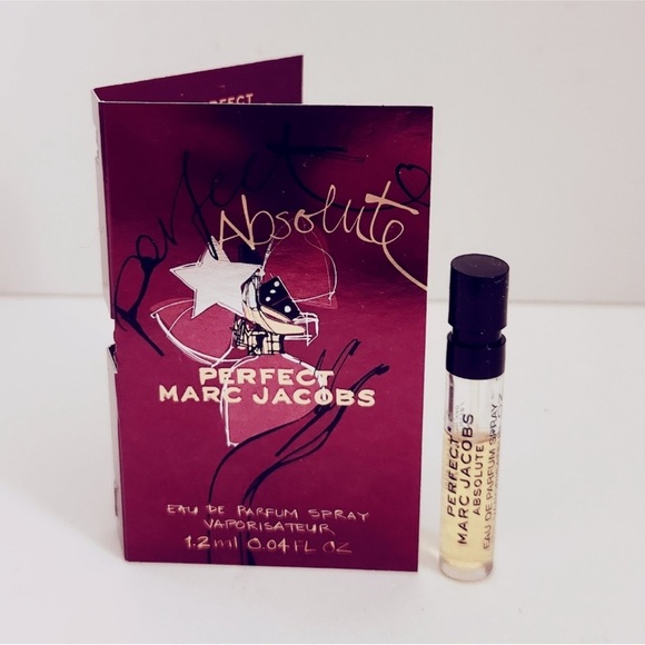 New Women's Chloé Burgundy Gold Buckle
Cosmetic Pouch Bag with 6- perfume sample - Picture 10 of 17